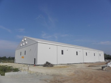 Hala w miejscowości Micigózd